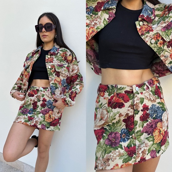 *24 FRIDAY SALE* A Work Of Art Floral Jacquard Mini Skirt - Picture 1 of 10